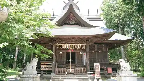 冨士御室浅間神社の本殿・本堂