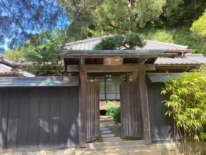正続院(円覚寺塔所)の{uncategorized: "未分類", other: "その他", undefined: "問題あり", building: "その他建物", grave: "お墓", sacred_gate: "鳥居", guardian: "狛犬", statue: "像", buddha: "仏像", history: "歴史", nature: "自然", garden: "庭園", animal: "動物", pagoda: "塔", temizu: "手水舎", mountain_gate: "山門・神門", sanctuary: "本殿・本堂", subordinate: "末社・摂社", art: "芸術", scenery: "景色", jizo: "地蔵", ema: "絵馬", goshuin: "御朱印", omikuji: "おみくじ", items: "授与品その他", amulet: "お守り", goshuincho: "御朱印帳", eats: "食事", festival: "お祭り", votive_dance: "神楽", shichigosan: "七五三参", wedding: "結婚式", experience: "体験その他", initially: "初詣", around: "周辺", anti_infection: "感染症対策"}