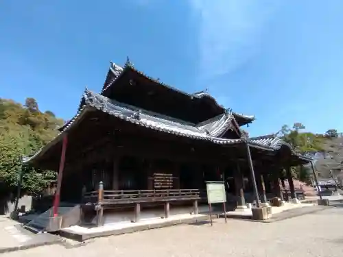 粉河寺の{uncategorized: "未分類", other: "その他", undefined: "問題あり", building: "その他建物", grave: "お墓", sacred_gate: "鳥居", guardian: "狛犬", statue: "像", buddha: "仏像", history: "歴史", nature: "自然", garden: "庭園", animal: "動物", pagoda: "塔", temizu: "手水舎", mountain_gate: "山門・神門", sanctuary: "本殿・本堂", subordinate: "末社・摂社", art: "芸術", scenery: "景色", jizo: "地蔵", ema: "絵馬", goshuin: "御朱印", omikuji: "おみくじ", items: "授与品その他", amulet: "お守り", goshuincho: "御朱印帳", eats: "食事", festival: "お祭り", votive_dance: "神楽", shichigosan: "七五三参", wedding: "結婚式", experience: "体験その他", initially: "初詣", around: "周辺", anti_infection: "感染症対策"}