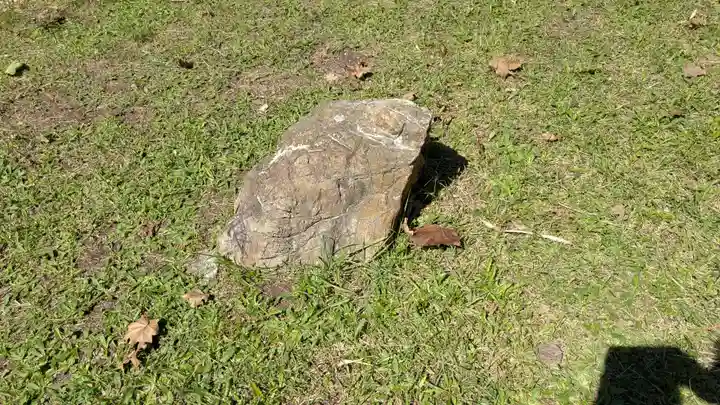 歌露稲荷神社の狛犬