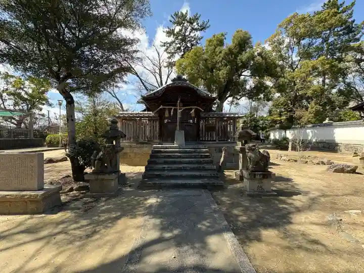 稲葉神社の{uncategorized: "未分類", other: "その他", undefined: "問題あり", building: "その他建物", grave: "お墓", sacred_gate: "鳥居", guardian: "狛犬", statue: "像", buddha: "仏像", history: "歴史", nature: "自然", garden: "庭園", animal: "動物", pagoda: "塔", temizu: "手水舎", mountain_gate: "山門・神門", sanctuary: "本殿・本堂", subordinate: "末社・摂社", art: "芸術", scenery: "景色", jizo: "地蔵", ema: "絵馬", goshuin: "御朱印", omikuji: "おみくじ", items: "授与品その他", amulet: "お守り", goshuincho: "御朱印帳", eats: "食事", festival: "お祭り", votive_dance: "神楽", shichigosan: "七五三参", wedding: "結婚式", experience: "体験その他", initially: "初詣", around: "周辺", anti_infection: "感染症対策"}
