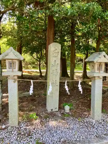 大嶋神社奥津嶋神社の{uncategorized: "未分類", other: "その他", undefined: "問題あり", building: "その他建物", grave: "お墓", sacred_gate: "鳥居", guardian: "狛犬", statue: "像", buddha: "仏像", history: "歴史", nature: "自然", garden: "庭園", animal: "動物", pagoda: "塔", temizu: "手水舎", mountain_gate: "山門・神門", sanctuary: "本殿・本堂", subordinate: "末社・摂社", art: "芸術", scenery: "景色", jizo: "地蔵", ema: "絵馬", goshuin: "御朱印", omikuji: "おみくじ", items: "授与品その他", amulet: "お守り", goshuincho: "御朱印帳", eats: "食事", festival: "お祭り", votive_dance: "神楽", shichigosan: "七五三参", wedding: "結婚式", experience: "体験その他", initially: "初詣", around: "周辺", anti_infection: "感染症対策"}