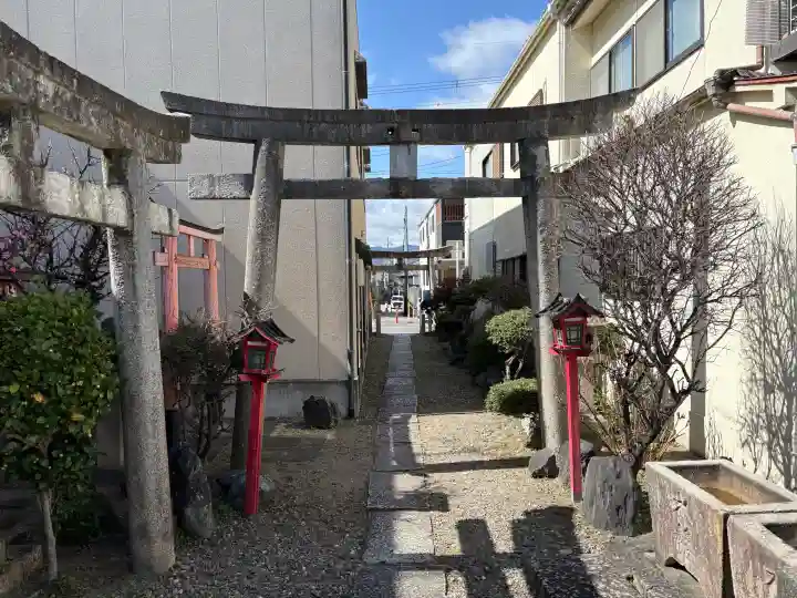 天満宮の{uncategorized: "未分類", other: "その他", undefined: "問題あり", building: "その他建物", grave: "お墓", sacred_gate: "鳥居", guardian: "狛犬", statue: "像", buddha: "仏像", history: "歴史", nature: "自然", garden: "庭園", animal: "動物", pagoda: "塔", temizu: "手水舎", mountain_gate: "山門・神門", sanctuary: "本殿・本堂", subordinate: "末社・摂社", art: "芸術", scenery: "景色", jizo: "地蔵", ema: "絵馬", goshuin: "御朱印", omikuji: "おみくじ", items: "授与品その他", amulet: "お守り", goshuincho: "御朱印帳", eats: "食事", festival: "お祭り", votive_dance: "神楽", shichigosan: "七五三参", wedding: "結婚式", experience: "体験その他", initially: "初詣", around: "周辺", anti_infection: "感染症対策"}