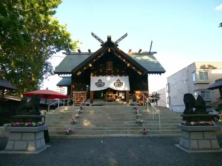 札幌諏訪神社の本殿・本堂