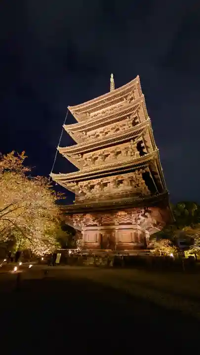 東寺(教王護国寺)の{uncategorized: "未分類", other: "その他", undefined: "問題あり", building: "その他建物", grave: "お墓", sacred_gate: "鳥居", guardian: "狛犬", statue: "像", buddha: "仏像", history: "歴史", nature: "自然", garden: "庭園", animal: "動物", pagoda: "塔", temizu: "手水舎", mountain_gate: "山門・神門", sanctuary: "本殿・本堂", subordinate: "末社・摂社", art: "芸術", scenery: "景色", jizo: "地蔵", ema: "絵馬", goshuin: "御朱印", omikuji: "おみくじ", items: "授与品その他", amulet: "お守り", goshuincho: "御朱印帳", eats: "食事", festival: "お祭り", votive_dance: "神楽", shichigosan: "七五三参", wedding: "結婚式", experience: "体験その他", initially: "初詣", around: "周辺", anti_infection: "感染症対策"}