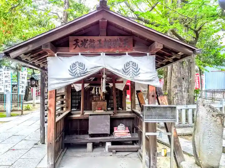 神明社の末社・摂社