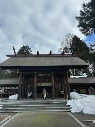 射水神社の{uncategorized: "未分類", other: "その他", undefined: "問題あり", building: "その他建物", grave: "お墓", sacred_gate: "鳥居", guardian: "狛犬", statue: "像", buddha: "仏像", history: "歴史", nature: "自然", garden: "庭園", animal: "動物", pagoda: "塔", temizu: "手水舎", mountain_gate: "山門・神門", sanctuary: "本殿・本堂", subordinate: "末社・摂社", art: "芸術", scenery: "景色", jizo: "地蔵", ema: "絵馬", goshuin: "御朱印", omikuji: "おみくじ", items: "授与品その他", amulet: "お守り", goshuincho: "御朱印帳", eats: "食事", festival: "お祭り", votive_dance: "神楽", shichigosan: "七五三参", wedding: "結婚式", experience: "体験その他", initially: "初詣", around: "周辺", anti_infection: "感染症対策"}