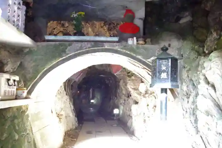 薬王院福徳弁財天洞のその他建物