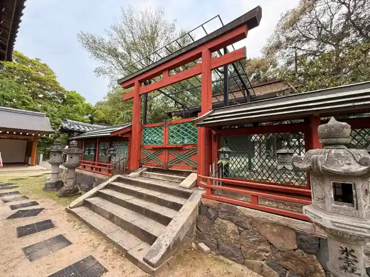 氷室神社の{uncategorized: "未分類", other: "その他", undefined: "問題あり", building: "その他建物", grave: "お墓", sacred_gate: "鳥居", guardian: "狛犬", statue: "像", buddha: "仏像", history: "歴史", nature: "自然", garden: "庭園", animal: "動物", pagoda: "塔", temizu: "手水舎", mountain_gate: "山門・神門", sanctuary: "本殿・本堂", subordinate: "末社・摂社", art: "芸術", scenery: "景色", jizo: "地蔵", ema: "絵馬", goshuin: "御朱印", omikuji: "おみくじ", items: "授与品その他", amulet: "お守り", goshuincho: "御朱印帳", eats: "食事", festival: "お祭り", votive_dance: "神楽", shichigosan: "七五三参", wedding: "結婚式", experience: "体験その他", initially: "初詣", around: "周辺", anti_infection: "感染症対策"}