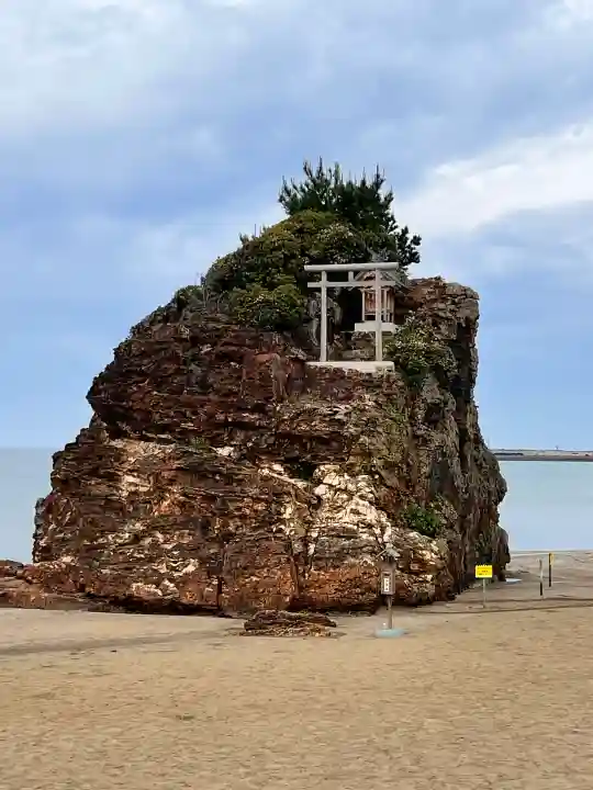 出雲大社の{uncategorized: "未分類", other: "その他", undefined: "問題あり", building: "その他建物", grave: "お墓", sacred_gate: "鳥居", guardian: "狛犬", statue: "像", buddha: "仏像", history: "歴史", nature: "自然", garden: "庭園", animal: "動物", pagoda: "塔", temizu: "手水舎", mountain_gate: "山門・神門", sanctuary: "本殿・本堂", subordinate: "末社・摂社", art: "芸術", scenery: "景色", jizo: "地蔵", ema: "絵馬", goshuin: "御朱印", omikuji: "おみくじ", items: "授与品その他", amulet: "お守り", goshuincho: "御朱印帳", eats: "食事", festival: "お祭り", votive_dance: "神楽", shichigosan: "七五三参", wedding: "結婚式", experience: "体験その他", initially: "初詣", around: "周辺", anti_infection: "感染症対策"}