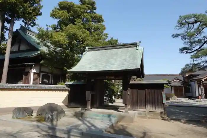 勝福寺の山門