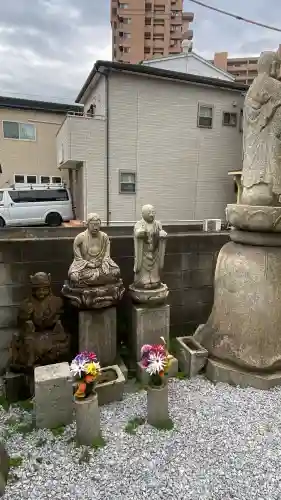 天徳寺の{uncategorized: "未分類", other: "その他", undefined: "問題あり", building: "その他建物", grave: "お墓", sacred_gate: "鳥居", guardian: "狛犬", statue: "像", buddha: "仏像", history: "歴史", nature: "自然", garden: "庭園", animal: "動物", pagoda: "塔", temizu: "手水舎", mountain_gate: "山門・神門", sanctuary: "本殿・本堂", subordinate: "末社・摂社", art: "芸術", scenery: "景色", jizo: "地蔵", ema: "絵馬", goshuin: "御朱印", omikuji: "おみくじ", items: "授与品その他", amulet: "お守り", goshuincho: "御朱印帳", eats: "食事", festival: "お祭り", votive_dance: "神楽", shichigosan: "七五三参", wedding: "結婚式", experience: "体験その他", initially: "初詣", around: "周辺", anti_infection: "感染症対策"}