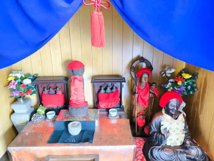 七条えんま堂(正法寺七条別院)の{uncategorized: "未分類", other: "その他", undefined: "問題あり", building: "その他建物", grave: "お墓", sacred_gate: "鳥居", guardian: "狛犬", statue: "像", buddha: "仏像", history: "歴史", nature: "自然", garden: "庭園", animal: "動物", pagoda: "塔", temizu: "手水舎", mountain_gate: "山門・神門", sanctuary: "本殿・本堂", subordinate: "末社・摂社", art: "芸術", scenery: "景色", jizo: "地蔵", ema: "絵馬", goshuin: "御朱印", omikuji: "おみくじ", items: "授与品その他", amulet: "お守り", goshuincho: "御朱印帳", eats: "食事", festival: "お祭り", votive_dance: "神楽", shichigosan: "七五三参", wedding: "結婚式", experience: "体験その他", initially: "初詣", around: "周辺", anti_infection: "感染症対策"}