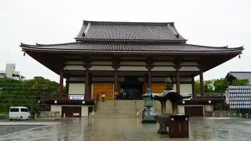 西新井大師総持寺の本殿・本堂