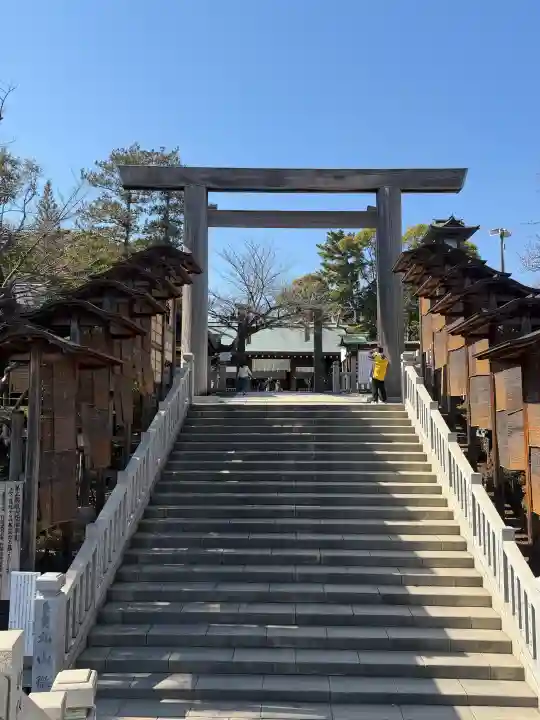 伊勢山皇大神宮の{uncategorized: "未分類", other: "その他", undefined: "問題あり", building: "その他建物", grave: "お墓", sacred_gate: "鳥居", guardian: "狛犬", statue: "像", buddha: "仏像", history: "歴史", nature: "自然", garden: "庭園", animal: "動物", pagoda: "塔", temizu: "手水舎", mountain_gate: "山門・神門", sanctuary: "本殿・本堂", subordinate: "末社・摂社", art: "芸術", scenery: "景色", jizo: "地蔵", ema: "絵馬", goshuin: "御朱印", omikuji: "おみくじ", items: "授与品その他", amulet: "お守り", goshuincho: "御朱印帳", eats: "食事", festival: "お祭り", votive_dance: "神楽", shichigosan: "七五三参", wedding: "結婚式", experience: "体験その他", initially: "初詣", around: "周辺", anti_infection: "感染症対策"}