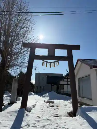 空知沿岸交通神社の{uncategorized: "未分類", other: "その他", undefined: "問題あり", building: "その他建物", grave: "お墓", sacred_gate: "鳥居", guardian: "狛犬", statue: "像", buddha: "仏像", history: "歴史", nature: "自然", garden: "庭園", animal: "動物", pagoda: "塔", temizu: "手水舎", mountain_gate: "山門・神門", sanctuary: "本殿・本堂", subordinate: "末社・摂社", art: "芸術", scenery: "景色", jizo: "地蔵", ema: "絵馬", goshuin: "御朱印", omikuji: "おみくじ", items: "授与品その他", amulet: "お守り", goshuincho: "御朱印帳", eats: "食事", festival: "お祭り", votive_dance: "神楽", shichigosan: "七五三参", wedding: "結婚式", experience: "体験その他", initially: "初詣", around: "周辺", anti_infection: "感染症対策"}