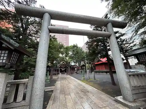三吉神社の鳥居