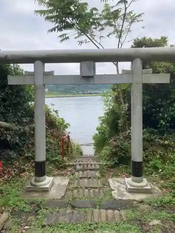 沖ノ島宇賀大明神社の{uncategorized: "未分類", other: "その他", undefined: "問題あり", building: "その他建物", grave: "お墓", sacred_gate: "鳥居", guardian: "狛犬", statue: "像", buddha: "仏像", history: "歴史", nature: "自然", garden: "庭園", animal: "動物", pagoda: "塔", temizu: "手水舎", mountain_gate: "山門・神門", sanctuary: "本殿・本堂", subordinate: "末社・摂社", art: "芸術", scenery: "景色", jizo: "地蔵", ema: "絵馬", goshuin: "御朱印", omikuji: "おみくじ", items: "授与品その他", amulet: "お守り", goshuincho: "御朱印帳", eats: "食事", festival: "お祭り", votive_dance: "神楽", shichigosan: "七五三参", wedding: "結婚式", experience: "体験その他", initially: "初詣", around: "周辺", anti_infection: "感染症対策"}