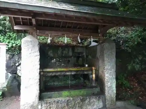 柞原八幡宮の手水舎