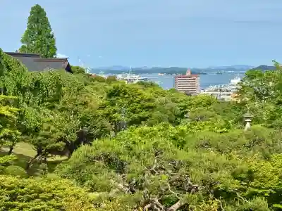 志波彦神社・鹽竈神社の{uncategorized: "未分類", other: "その他", undefined: "問題あり", building: "その他建物", grave: "お墓", sacred_gate: "鳥居", guardian: "狛犬", statue: "像", buddha: "仏像", history: "歴史", nature: "自然", garden: "庭園", animal: "動物", pagoda: "塔", temizu: "手水舎", mountain_gate: "山門・神門", sanctuary: "本殿・本堂", subordinate: "末社・摂社", art: "芸術", scenery: "景色", jizo: "地蔵", ema: "絵馬", goshuin: "御朱印", omikuji: "おみくじ", items: "授与品その他", amulet: "お守り", goshuincho: "御朱印帳", eats: "食事", festival: "お祭り", votive_dance: "神楽", shichigosan: "七五三参", wedding: "結婚式", experience: "体験その他", initially: "初詣", around: "周辺", anti_infection: "感染症対策"}