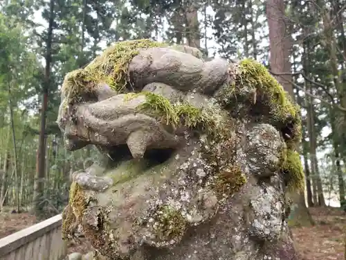 栴壇野神社の狛犬