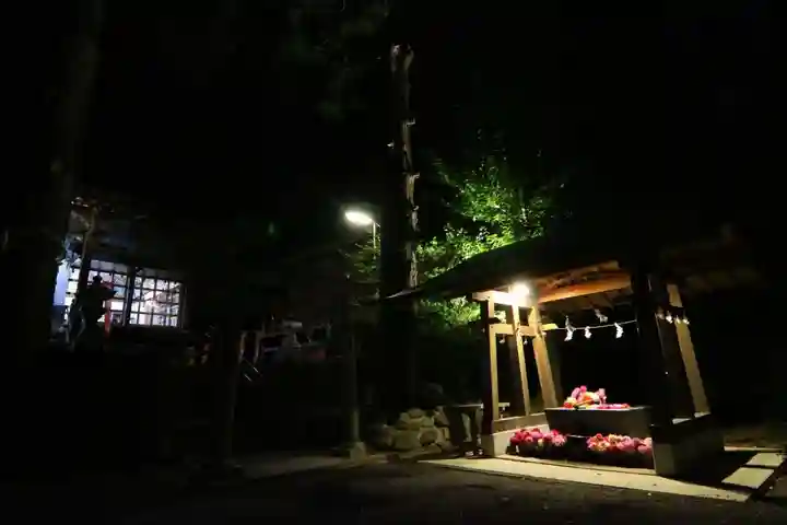高司神社〜むすびの神の鎮まる社〜の手水舎