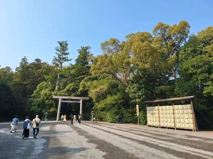 伊勢神宮外宮(豊受大神宮)の{uncategorized: "未分類", other: "その他", undefined: "問題あり", building: "その他建物", grave: "お墓", sacred_gate: "鳥居", guardian: "狛犬", statue: "像", buddha: "仏像", history: "歴史", nature: "自然", garden: "庭園", animal: "動物", pagoda: "塔", temizu: "手水舎", mountain_gate: "山門・神門", sanctuary: "本殿・本堂", subordinate: "末社・摂社", art: "芸術", scenery: "景色", jizo: "地蔵", ema: "絵馬", goshuin: "御朱印", omikuji: "おみくじ", items: "授与品その他", amulet: "お守り", goshuincho: "御朱印帳", eats: "食事", festival: "お祭り", votive_dance: "神楽", shichigosan: "七五三参", wedding: "結婚式", experience: "体験その他", initially: "初詣", around: "周辺", anti_infection: "感染症対策"}