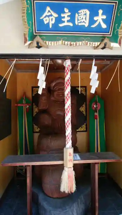 須賀神社の像
