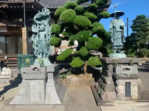 日永寺の像