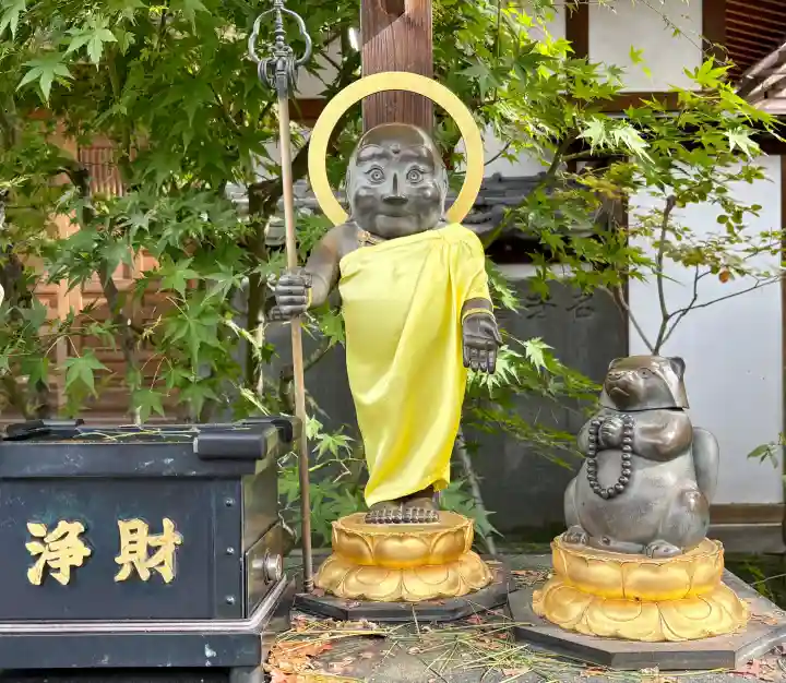 善光寺の{uncategorized: "未分類", other: "その他", undefined: "問題あり", building: "その他建物", grave: "お墓", sacred_gate: "鳥居", guardian: "狛犬", statue: "像", buddha: "仏像", history: "歴史", nature: "自然", garden: "庭園", animal: "動物", pagoda: "塔", temizu: "手水舎", mountain_gate: "山門・神門", sanctuary: "本殿・本堂", subordinate: "末社・摂社", art: "芸術", scenery: "景色", jizo: "地蔵", ema: "絵馬", goshuin: "御朱印", omikuji: "おみくじ", items: "授与品その他", amulet: "お守り", goshuincho: "御朱印帳", eats: "食事", festival: "お祭り", votive_dance: "神楽", shichigosan: "七五三参", wedding: "結婚式", experience: "体験その他", initially: "初詣", around: "周辺", anti_infection: "感染症対策"}