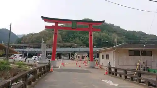 高尾山麓氷川神社の鳥居