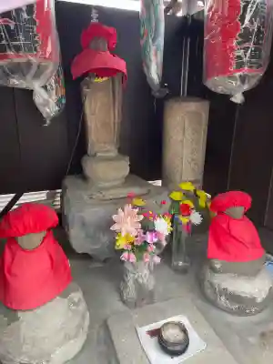 落馬地蔵尊の{uncategorized: "未分類", other: "その他", undefined: "問題あり", building: "その他建物", grave: "お墓", sacred_gate: "鳥居", guardian: "狛犬", statue: "像", buddha: "仏像", history: "歴史", nature: "自然", garden: "庭園", animal: "動物", pagoda: "塔", temizu: "手水舎", mountain_gate: "山門・神門", sanctuary: "本殿・本堂", subordinate: "末社・摂社", art: "芸術", scenery: "景色", jizo: "地蔵", ema: "絵馬", goshuin: "御朱印", omikuji: "おみくじ", items: "授与品その他", amulet: "お守り", goshuincho: "御朱印帳", eats: "食事", festival: "お祭り", votive_dance: "神楽", shichigosan: "七五三参", wedding: "結婚式", experience: "体験その他", initially: "初詣", around: "周辺", anti_infection: "感染症対策"}