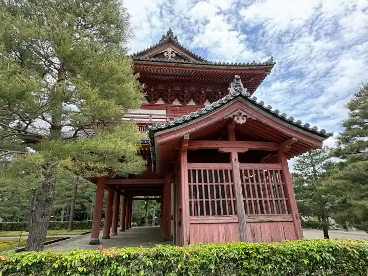 総見院の{uncategorized: "未分類", other: "その他", undefined: "問題あり", building: "その他建物", grave: "お墓", sacred_gate: "鳥居", guardian: "狛犬", statue: "像", buddha: "仏像", history: "歴史", nature: "自然", garden: "庭園", animal: "動物", pagoda: "塔", temizu: "手水舎", mountain_gate: "山門・神門", sanctuary: "本殿・本堂", subordinate: "末社・摂社", art: "芸術", scenery: "景色", jizo: "地蔵", ema: "絵馬", goshuin: "御朱印", omikuji: "おみくじ", items: "授与品その他", amulet: "お守り", goshuincho: "御朱印帳", eats: "食事", festival: "お祭り", votive_dance: "神楽", shichigosan: "七五三参", wedding: "結婚式", experience: "体験その他", initially: "初詣", around: "周辺", anti_infection: "感染症対策"}