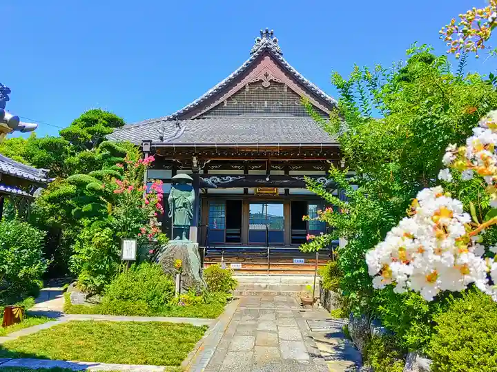 成満寺の本殿・本堂