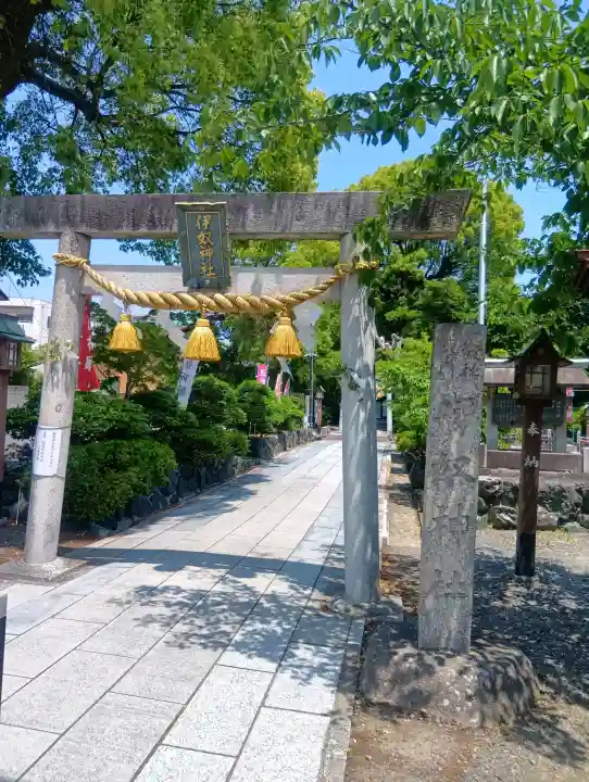 伊奴神社の{uncategorized: "未分類", other: "その他", undefined: "問題あり", building: "その他建物", grave: "お墓", sacred_gate: "鳥居", guardian: "狛犬", statue: "像", buddha: "仏像", history: "歴史", nature: "自然", garden: "庭園", animal: "動物", pagoda: "塔", temizu: "手水舎", mountain_gate: "山門・神門", sanctuary: "本殿・本堂", subordinate: "末社・摂社", art: "芸術", scenery: "景色", jizo: "地蔵", ema: "絵馬", goshuin: "御朱印", omikuji: "おみくじ", items: "授与品その他", amulet: "お守り", goshuincho: "御朱印帳", eats: "食事", festival: "お祭り", votive_dance: "神楽", shichigosan: "七五三参", wedding: "結婚式", experience: "体験その他", initially: "初詣", around: "周辺", anti_infection: "感染症対策"}
