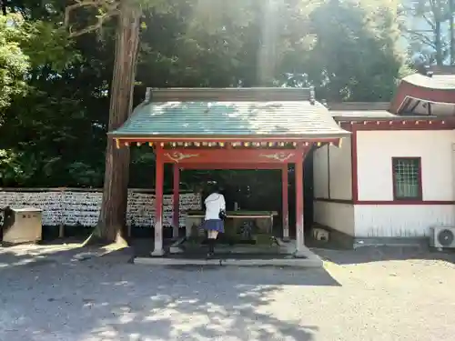 薦神社の手水舎