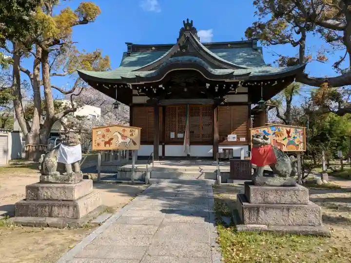 素盞嗚神社の{uncategorized: "未分類", other: "その他", undefined: "問題あり", building: "その他建物", grave: "お墓", sacred_gate: "鳥居", guardian: "狛犬", statue: "像", buddha: "仏像", history: "歴史", nature: "自然", garden: "庭園", animal: "動物", pagoda: "塔", temizu: "手水舎", mountain_gate: "山門・神門", sanctuary: "本殿・本堂", subordinate: "末社・摂社", art: "芸術", scenery: "景色", jizo: "地蔵", ema: "絵馬", goshuin: "御朱印", omikuji: "おみくじ", items: "授与品その他", amulet: "お守り", goshuincho: "御朱印帳", eats: "食事", festival: "お祭り", votive_dance: "神楽", shichigosan: "七五三参", wedding: "結婚式", experience: "体験その他", initially: "初詣", around: "周辺", anti_infection: "感染症対策"}
