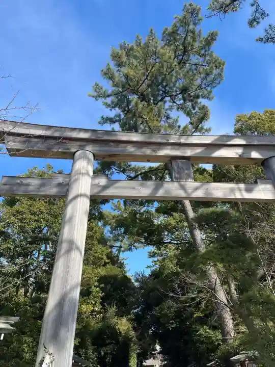 寒川神社の{uncategorized: "未分類", other: "その他", undefined: "問題あり", building: "その他建物", grave: "お墓", sacred_gate: "鳥居", guardian: "狛犬", statue: "像", buddha: "仏像", history: "歴史", nature: "自然", garden: "庭園", animal: "動物", pagoda: "塔", temizu: "手水舎", mountain_gate: "山門・神門", sanctuary: "本殿・本堂", subordinate: "末社・摂社", art: "芸術", scenery: "景色", jizo: "地蔵", ema: "絵馬", goshuin: "御朱印", omikuji: "おみくじ", items: "授与品その他", amulet: "お守り", goshuincho: "御朱印帳", eats: "食事", festival: "お祭り", votive_dance: "神楽", shichigosan: "七五三参", wedding: "結婚式", experience: "体験その他", initially: "初詣", around: "周辺", anti_infection: "感染症対策"}
