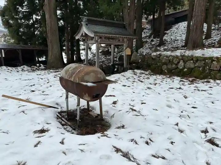 赤瀧神社の{uncategorized: "未分類", other: "その他", undefined: "問題あり", building: "その他建物", grave: "お墓", sacred_gate: "鳥居", guardian: "狛犬", statue: "像", buddha: "仏像", history: "歴史", nature: "自然", garden: "庭園", animal: "動物", pagoda: "塔", temizu: "手水舎", mountain_gate: "山門・神門", sanctuary: "本殿・本堂", subordinate: "末社・摂社", art: "芸術", scenery: "景色", jizo: "地蔵", ema: "絵馬", goshuin: "御朱印", omikuji: "おみくじ", items: "授与品その他", amulet: "お守り", goshuincho: "御朱印帳", eats: "食事", festival: "お祭り", votive_dance: "神楽", shichigosan: "七五三参", wedding: "結婚式", experience: "体験その他", initially: "初詣", around: "周辺", anti_infection: "感染症対策"}