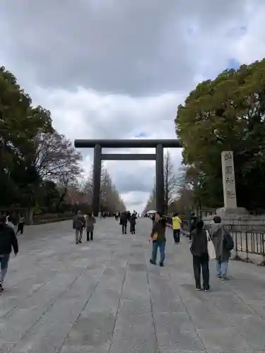 靖國神社の{uncategorized: "未分類", other: "その他", undefined: "問題あり", building: "その他建物", grave: "お墓", sacred_gate: "鳥居", guardian: "狛犬", statue: "像", buddha: "仏像", history: "歴史", nature: "自然", garden: "庭園", animal: "動物", pagoda: "塔", temizu: "手水舎", mountain_gate: "山門・神門", sanctuary: "本殿・本堂", subordinate: "末社・摂社", art: "芸術", scenery: "景色", jizo: "地蔵", ema: "絵馬", goshuin: "御朱印", omikuji: "おみくじ", items: "授与品その他", amulet: "お守り", goshuincho: "御朱印帳", eats: "食事", festival: "お祭り", votive_dance: "神楽", shichigosan: "七五三参", wedding: "結婚式", experience: "体験その他", initially: "初詣", around: "周辺", anti_infection: "感染症対策"}