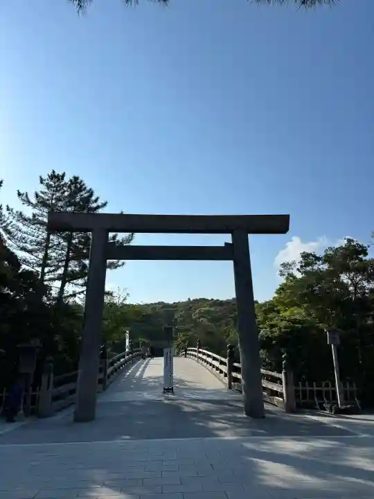 伊勢神宮内宮(皇大神宮)の{uncategorized: "未分類", other: "その他", undefined: "問題あり", building: "その他建物", grave: "お墓", sacred_gate: "鳥居", guardian: "狛犬", statue: "像", buddha: "仏像", history: "歴史", nature: "自然", garden: "庭園", animal: "動物", pagoda: "塔", temizu: "手水舎", mountain_gate: "山門・神門", sanctuary: "本殿・本堂", subordinate: "末社・摂社", art: "芸術", scenery: "景色", jizo: "地蔵", ema: "絵馬", goshuin: "御朱印", omikuji: "おみくじ", items: "授与品その他", amulet: "お守り", goshuincho: "御朱印帳", eats: "食事", festival: "お祭り", votive_dance: "神楽", shichigosan: "七五三参", wedding: "結婚式", experience: "体験その他", initially: "初詣", around: "周辺", anti_infection: "感染症対策"}