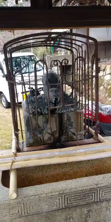 三尾神社の手水舎