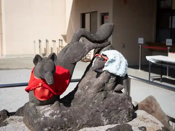箭弓稲荷神社の{uncategorized: "未分類", other: "その他", undefined: "問題あり", building: "その他建物", grave: "お墓", sacred_gate: "鳥居", guardian: "狛犬", statue: "像", buddha: "仏像", history: "歴史", nature: "自然", garden: "庭園", animal: "動物", pagoda: "塔", temizu: "手水舎", mountain_gate: "山門・神門", sanctuary: "本殿・本堂", subordinate: "末社・摂社", art: "芸術", scenery: "景色", jizo: "地蔵", ema: "絵馬", goshuin: "御朱印", omikuji: "おみくじ", items: "授与品その他", amulet: "お守り", goshuincho: "御朱印帳", eats: "食事", festival: "お祭り", votive_dance: "神楽", shichigosan: "七五三参", wedding: "結婚式", experience: "体験その他", initially: "初詣", around: "周辺", anti_infection: "感染症対策"}