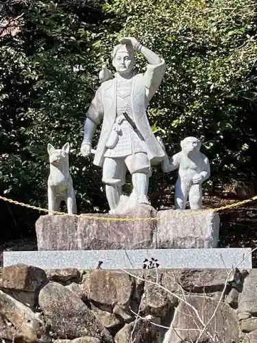 吉備津神社の像