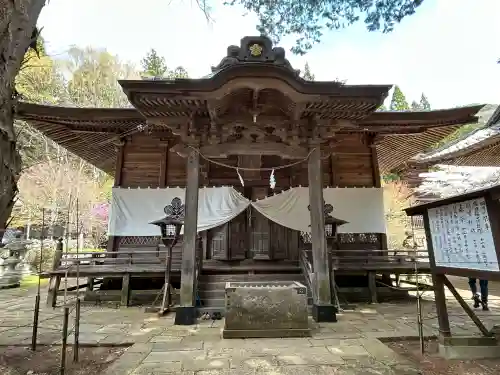 新海三社神社の{uncategorized: "未分類", other: "その他", undefined: "問題あり", building: "その他建物", grave: "お墓", sacred_gate: "鳥居", guardian: "狛犬", statue: "像", buddha: "仏像", history: "歴史", nature: "自然", garden: "庭園", animal: "動物", pagoda: "塔", temizu: "手水舎", mountain_gate: "山門・神門", sanctuary: "本殿・本堂", subordinate: "末社・摂社", art: "芸術", scenery: "景色", jizo: "地蔵", ema: "絵馬", goshuin: "御朱印", omikuji: "おみくじ", items: "授与品その他", amulet: "お守り", goshuincho: "御朱印帳", eats: "食事", festival: "お祭り", votive_dance: "神楽", shichigosan: "七五三参", wedding: "結婚式", experience: "体験その他", initially: "初詣", around: "周辺", anti_infection: "感染症対策"}