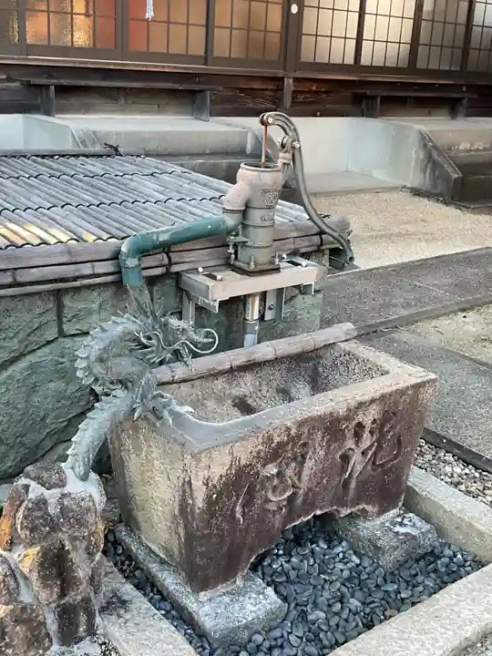 世尊寺の手水舎