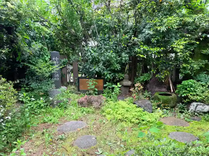 芝大神宮の{uncategorized: "未分類", other: "その他", undefined: "問題あり", building: "その他建物", grave: "お墓", sacred_gate: "鳥居", guardian: "狛犬", statue: "像", buddha: "仏像", history: "歴史", nature: "自然", garden: "庭園", animal: "動物", pagoda: "塔", temizu: "手水舎", mountain_gate: "山門・神門", sanctuary: "本殿・本堂", subordinate: "末社・摂社", art: "芸術", scenery: "景色", jizo: "地蔵", ema: "絵馬", goshuin: "御朱印", omikuji: "おみくじ", items: "授与品その他", amulet: "お守り", goshuincho: "御朱印帳", eats: "食事", festival: "お祭り", votive_dance: "神楽", shichigosan: "七五三参", wedding: "結婚式", experience: "体験その他", initially: "初詣", around: "周辺", anti_infection: "感染症対策"}