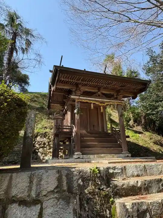折居神社の{uncategorized: "未分類", other: "その他", undefined: "問題あり", building: "その他建物", grave: "お墓", sacred_gate: "鳥居", guardian: "狛犬", statue: "像", buddha: "仏像", history: "歴史", nature: "自然", garden: "庭園", animal: "動物", pagoda: "塔", temizu: "手水舎", mountain_gate: "山門・神門", sanctuary: "本殿・本堂", subordinate: "末社・摂社", art: "芸術", scenery: "景色", jizo: "地蔵", ema: "絵馬", goshuin: "御朱印", omikuji: "おみくじ", items: "授与品その他", amulet: "お守り", goshuincho: "御朱印帳", eats: "食事", festival: "お祭り", votive_dance: "神楽", shichigosan: "七五三参", wedding: "結婚式", experience: "体験その他", initially: "初詣", around: "周辺", anti_infection: "感染症対策"}