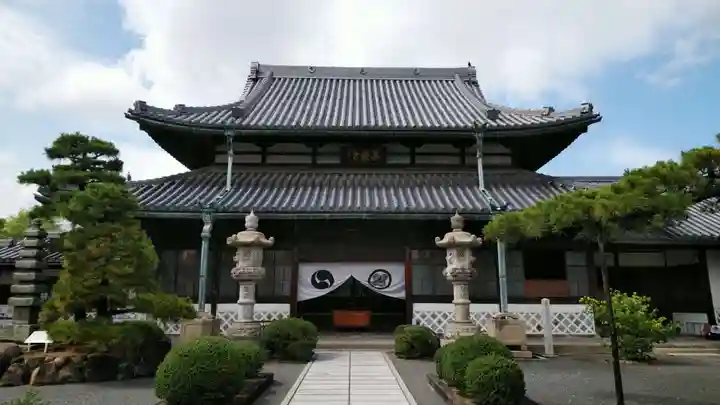 花岳寺の本殿・本堂