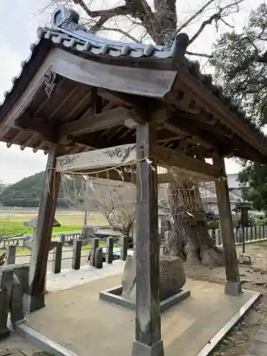 四所神社の{uncategorized: "未分類", other: "その他", undefined: "問題あり", building: "その他建物", grave: "お墓", sacred_gate: "鳥居", guardian: "狛犬", statue: "像", buddha: "仏像", history: "歴史", nature: "自然", garden: "庭園", animal: "動物", pagoda: "塔", temizu: "手水舎", mountain_gate: "山門・神門", sanctuary: "本殿・本堂", subordinate: "末社・摂社", art: "芸術", scenery: "景色", jizo: "地蔵", ema: "絵馬", goshuin: "御朱印", omikuji: "おみくじ", items: "授与品その他", amulet: "お守り", goshuincho: "御朱印帳", eats: "食事", festival: "お祭り", votive_dance: "神楽", shichigosan: "七五三参", wedding: "結婚式", experience: "体験その他", initially: "初詣", around: "周辺", anti_infection: "感染症対策"}